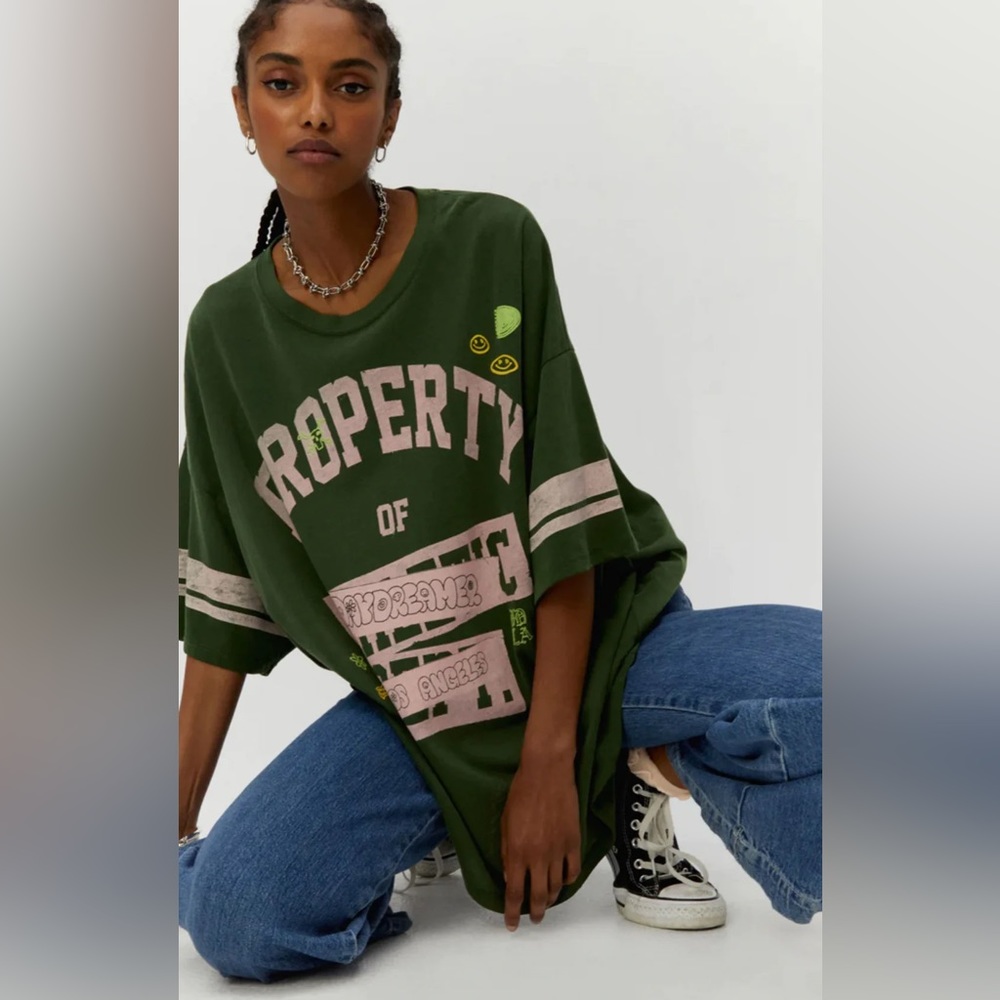 NEW! DAYDREAMER Property of Daydreamer Graphic Varsity One Size Green Tee - Picture 7 of 12